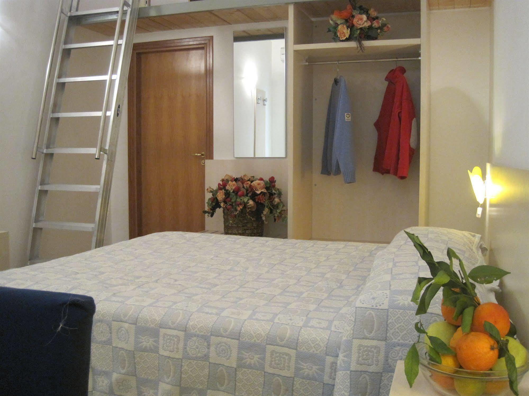 Hotel Sirenetta Изола деле Фемине Екстериор снимка